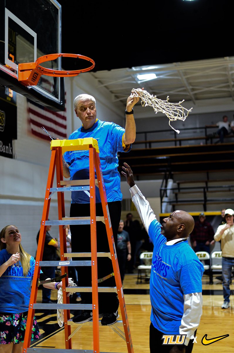 Bulldog Family Forever. 🐶🐐

#PupsUp