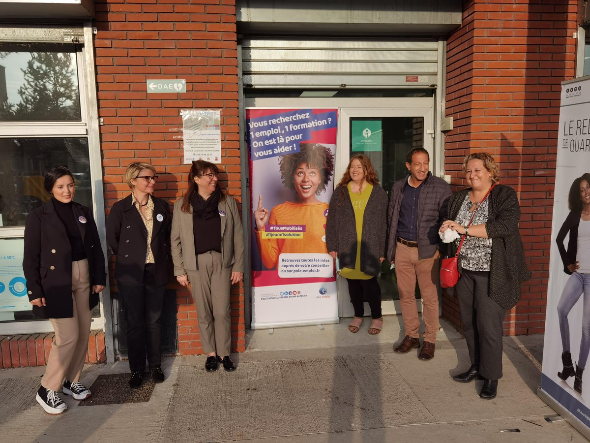 Pôle emploi Saint Étienne Terrasse #1S1E avec #PointRelaisMontreynaud #QPV  Job dating réussi. De Nombreuse entreprises présentes et des demandeurs d emploi Mobilisés ce mardi toute la journée