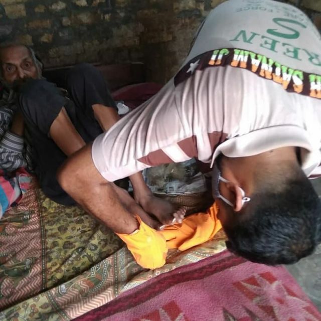 Anil_insan07's tweet photo. #ActOfKindness
#GiftOfTrueLife
#TrueLifeInitiative
#TrueHumanity
#HelpForLostPeople
#SpiritOfGenerosity
#SaintDrMSG
#DeraSachaSauda
#SaintDrGurmeetRamRahimJi
#BabaRamRahim
@GurmeetRamRahim जी के मार्गदर्शन में
@DSSNewsUpdates के सेवादार सम्भाल करते हैं https://t.co/N6SOxdkRwb