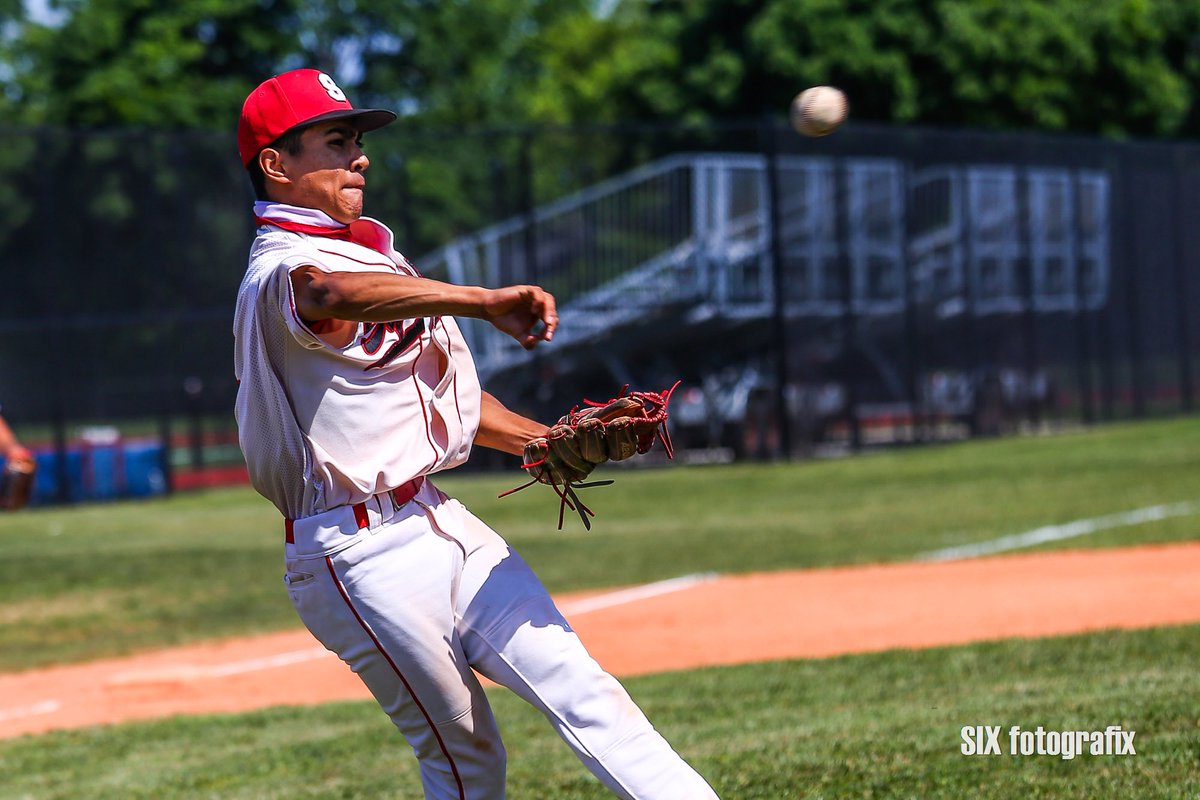 SIXfotografix's tweet photo. Throwback coverage @axcessbaseball on 6/13, PlainviewJFK Dylan Banner blasted a 400ft, 2R HR in extra innings that sent all into a frenzy for the 6-5W over unrelenting #SyossetBaseball Here are some moments from that game. @POBHAWKSbasebll @POBATHLETICS @jgivy11 @Nassau_Baseball https://t.co/6HIy7ykS4b