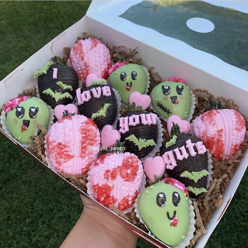 magalis_sweets's tweet photo. This is your sign to get your boo some spooky Treats 👻👻👻 https://t.co/KlJo5EbPRz