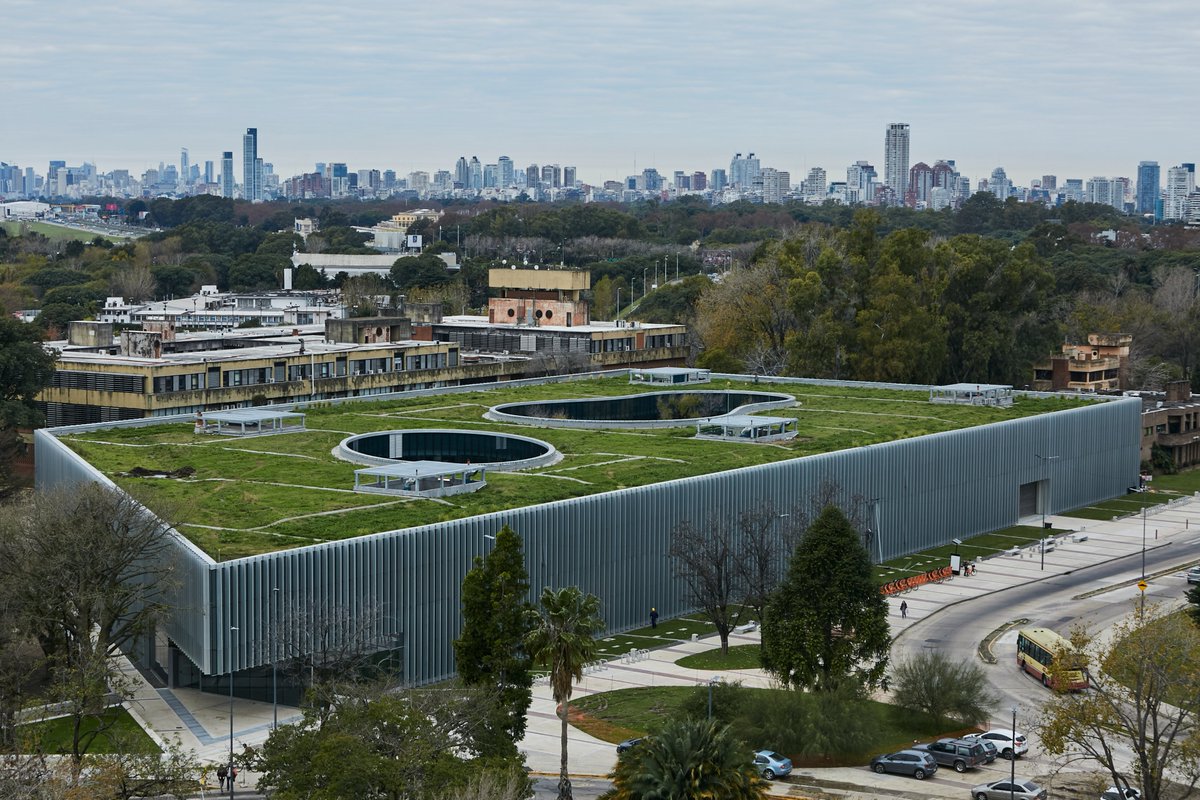 innovacionar's tweet photo. 👏Hoy finalizamos formalmente la construcción del edificio Cero + Infinito y lo entregamos a @Exactas_UBA. 

Abrimos hilo para contarte más de esta obra emblemática para la ciencia argentina: https://t.co/Mxy4jR8Bmm