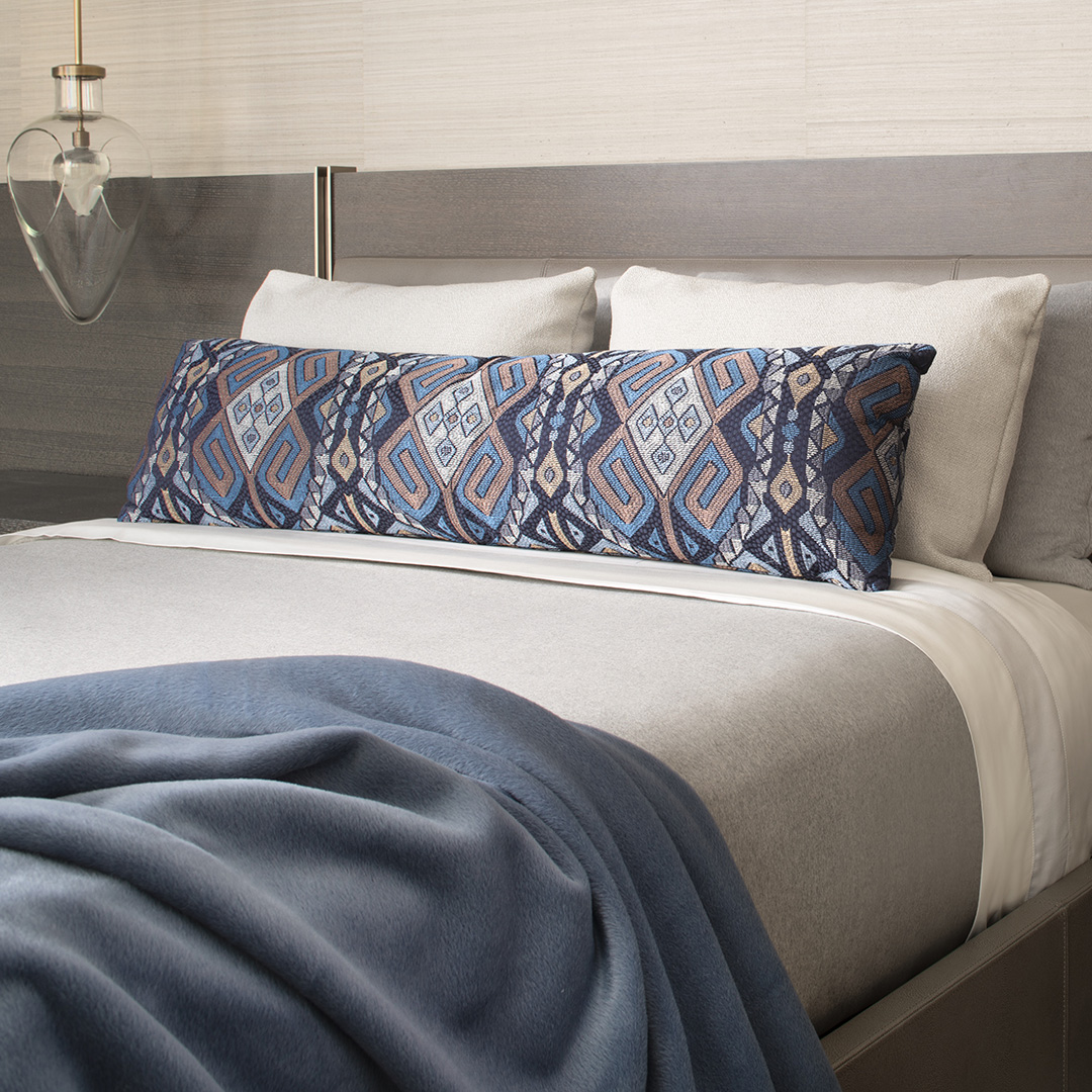 HOLLY HUNT tweet media