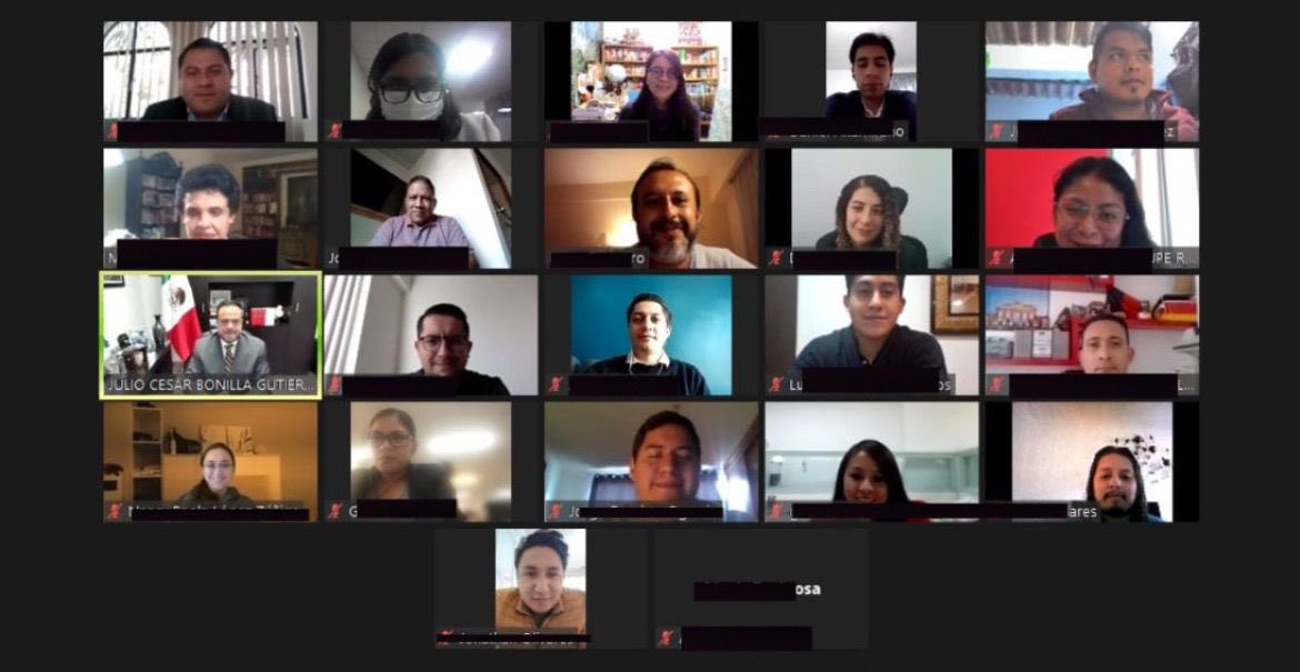 JulioCBonillaG's tweet photo. A paso firme en el semestre 2022-1 dentro del Programa único de Especializaciones en Derecho con la asignatura de Derecho Procesal Constitucional, agradezco mucho al @RaulContrerasMx por esta oportunidad misma que representa un alto honor. ¡Acá con un grupo maravilloso! https://t.co/adc6JO2oL6