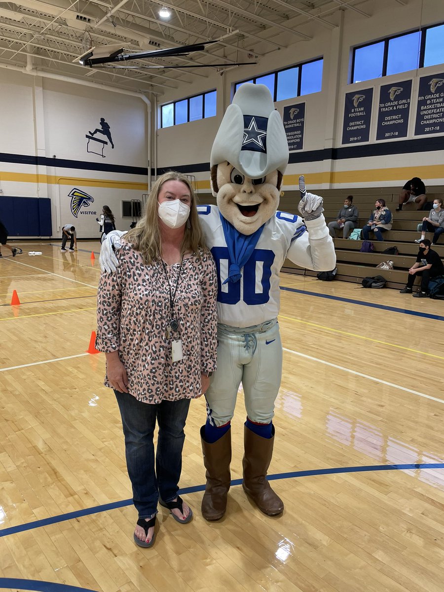 arpedigo's tweet image. Our school partners with some amazing organizations! Thank you for these groups for providing glasses and support to our @cfbLongFalcons students! @dallascowboys  @LibraryLong #cfblibraries #talonterritory #WorldSightDay