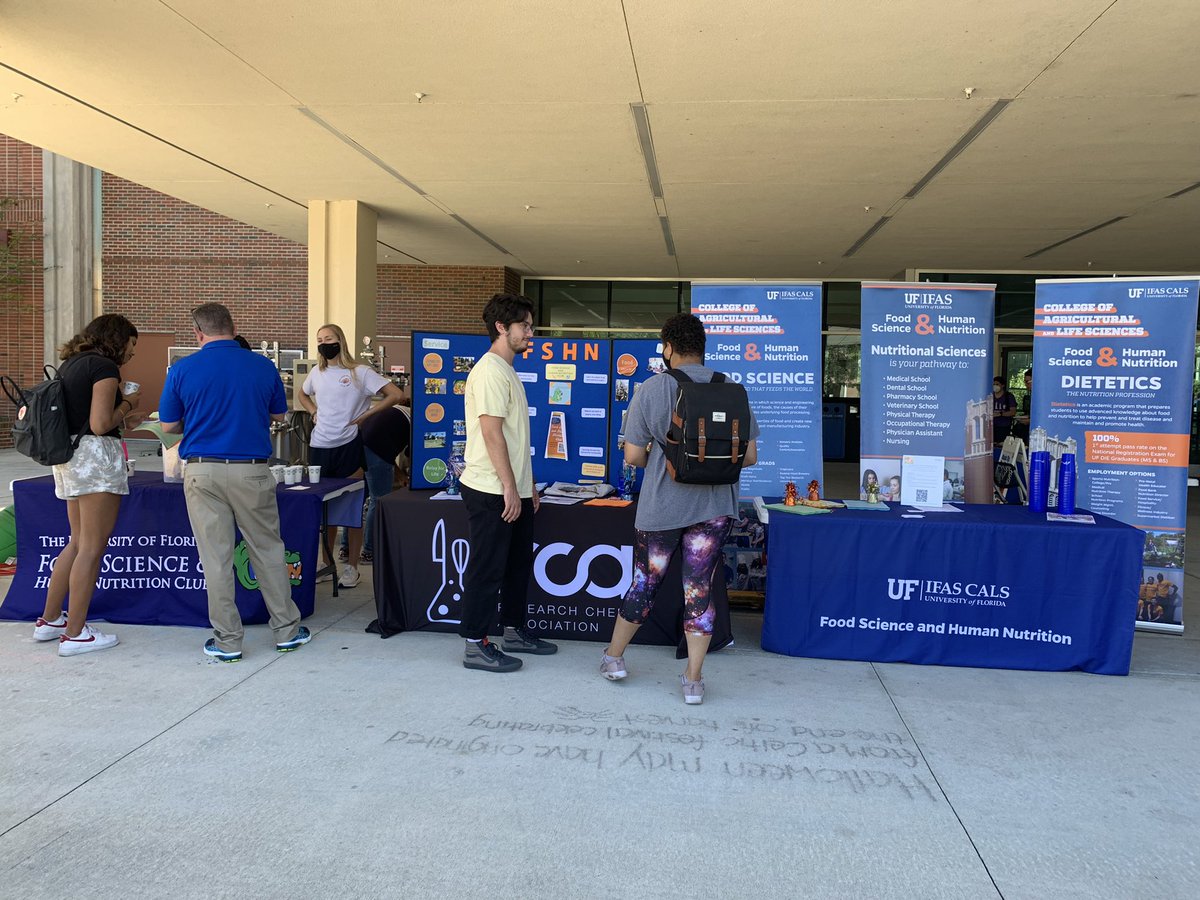 UF_FSHN's tweet photo. Stop by Reitz today for #FoodWeek21 and try some Gator Bubbly, our take on Sparkling Water, Majors & Minors Fair, and Ask A RDN in Room G310 happening now! https://t.co/JMnuILEh42
