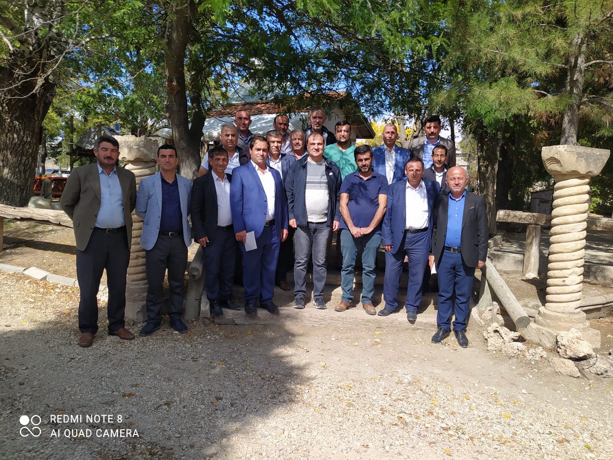 Bozanönü Köyü Muhtarımız Sn Mümin EKEN in ev ssahipliğinde, Merkez Köy muhtarlarımızla bir araya gelerek, köylerimizin sorunlarını ve çözüm önerilerini dinledik. 2022 yılı Bütçe görüşmeleri öncesi, Bilgi alışverişinde bulunduk. Köylerimize hayırlı olsun. İnşaallah