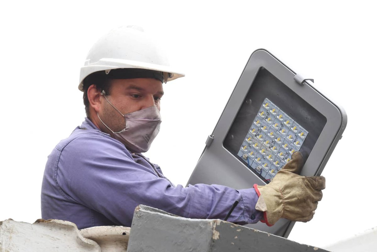LeoBoto's tweet photo. ILUMINACIÓN LED PARA LA ZONA CÉNTRICA Y LAS LOCALIDADES 

Pusimos en marcha la colocación y recambio de iluminación en la zona céntrica y en distintos puntos de nuestras localidades, utilizando la tecnología led que brinda mayor potencia lumínica a menor consumo de energía. https://t.co/Y3AzHF7ayq