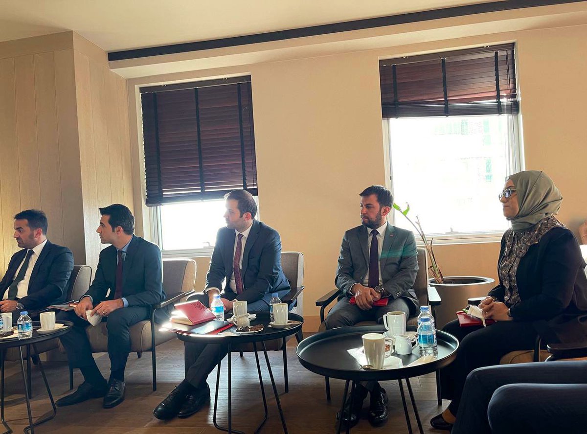 Bugün yönetici arkadaşlarımla kurum içi ve kurumlar arası koordinasyona dair verimli bir toplantı gerçekleştirdik. 

İstişare ve ortak aklın çalışmalarımız için ne kadar önemli olduğunun farkındayız.
Gayret ve çalışmaları için her bir arkadaşıma bir kez daha teşekkür ediyorum.