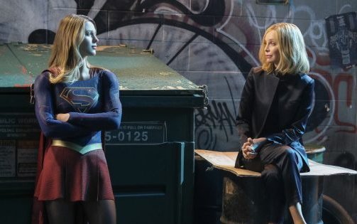 garthshayeris's tweet image. Independente do final que a Supergirl tenha, seja pendurar a capa, ir pro futuro, perder os poderes, m*****... 
Quem deveria anunciar a notícia é CAT GRANT, a personagem praticamente criou a Supergirl, a apresentou ao mundo, é amiga da Kara. Ela é a pessoa que deveria anunciar.