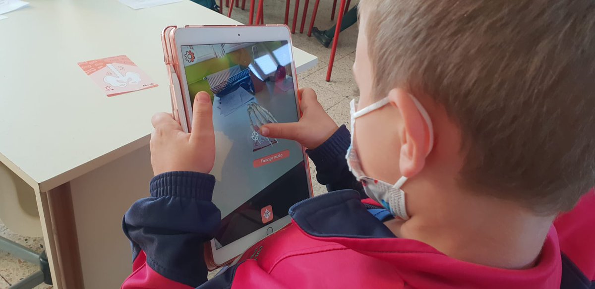 AMachadoMadrid's tweet photo. Dentro del proyecto tecnológico del Machado utilizamos la realidad aumentada para trabajar contenidos de Ciencias.
De esta manera, se aumenta la motivación e interactividad de los estudiantes.
Nuestros alumnos de 2º en el aprendizaje del esqueleto del cuerpo humano. https://t.co/u7OUI8s0pf