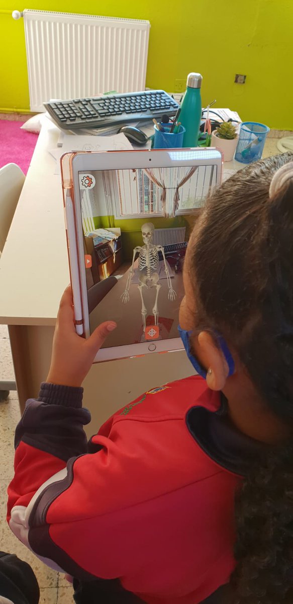 AMachadoMadrid's tweet photo. Dentro del proyecto tecnológico del Machado utilizamos la realidad aumentada para trabajar contenidos de Ciencias.
De esta manera, se aumenta la motivación e interactividad de los estudiantes.
Nuestros alumnos de 2º en el aprendizaje del esqueleto del cuerpo humano. https://t.co/u7OUI8s0pf