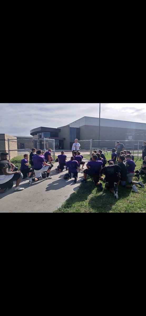HWMSAthletics's tweet photo. Big thanks to @JeffHersh261 for taking the time to visit with our football kids. “Do you want an ‘and’ or a ‘but’ when someone brings your name up?”

We appreciate you 🙏. Looking forward to finishing out the 2021 season strong tomorrow! https://t.co/7k4NYiAPjW