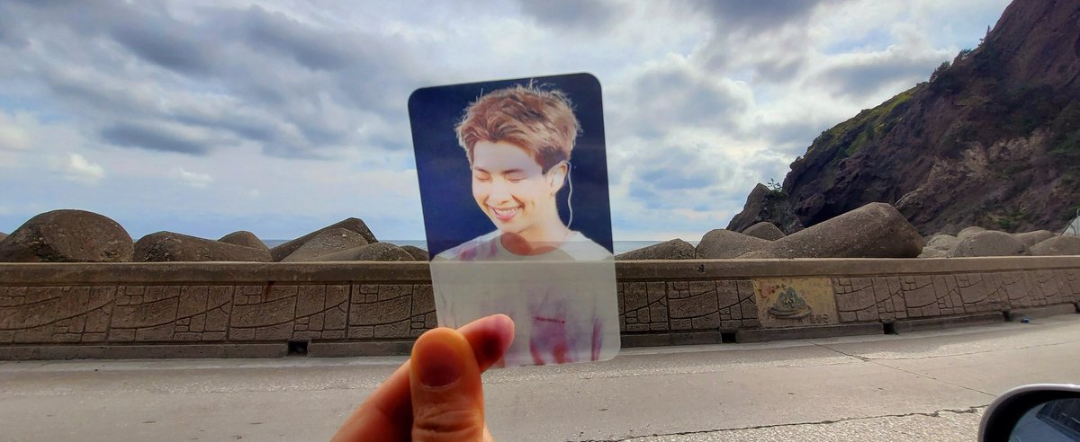 ibbi14's tweet image. 그간의 표류는 괜찮았나요?
여기 조약돌로 남아주면 안돼요
달을 켜줘요

새삼스럽지 말아요
그냥 여기에