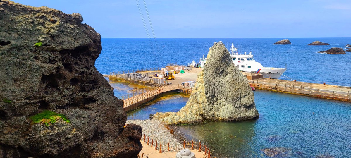 ibbi14's tweet image. 그간의 표류는 괜찮았나요?
여기 조약돌로 남아주면 안돼요
달을 켜줘요

새삼스럽지 말아요
그냥 여기에