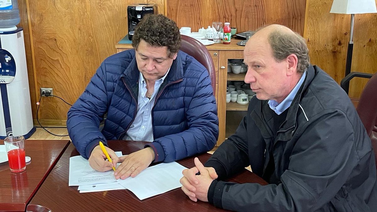 🏀 En lo que ya se ha convertido en una tradición, nuestra empresa firmó nuevamente un compromiso de ayuda con nuestros amigos del <a href="/cebpuertomontt/">CEB Puerto Montt</a>, una colaboración en apoyo económico y facilitación de nuestro gimnasio para el entrenamiento de las distintas ramas y categorías!🇨🇱