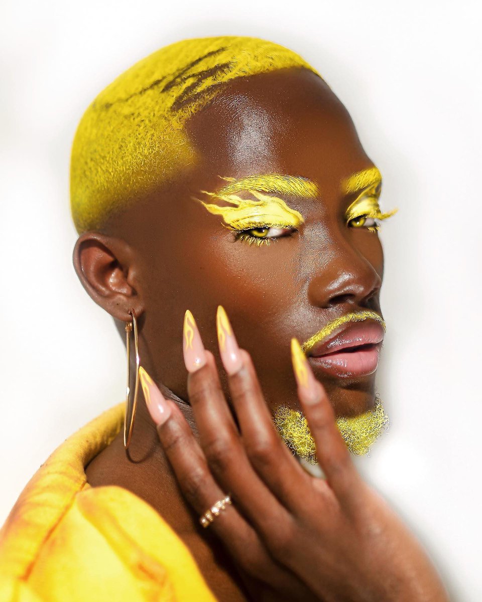 KVDBeauty's tweet photo. // KILLER DAFFODIL //

@DYLANDAVII [he/him] LOOKING GOLDEN IN #SUPERPOMADE IN DAFFODIL
+ LINER / SHADOW / BROW
+ CREAMY, WATERPROOF PIGMENTS
+ DESIGNED FOR EXTREME ARTISTRY

AVAILABLE AT @ULTABEAUTY

#KVDxHALLOWEEN https://t.co/bsbMo3XkhS
