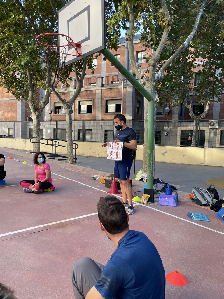 Primera mochila cargada con experiencias cooperativas:
✅Dinámicas de grupo
✅Resolución de conflictos 
✅Conflictos cognitivos con actividades de estructura compartida
✅Aprendemos a pedir/ofrecer ayuda,dialogar y llegar a acuerdos.
¡Gracias a todos los asistentes! El lunes más!