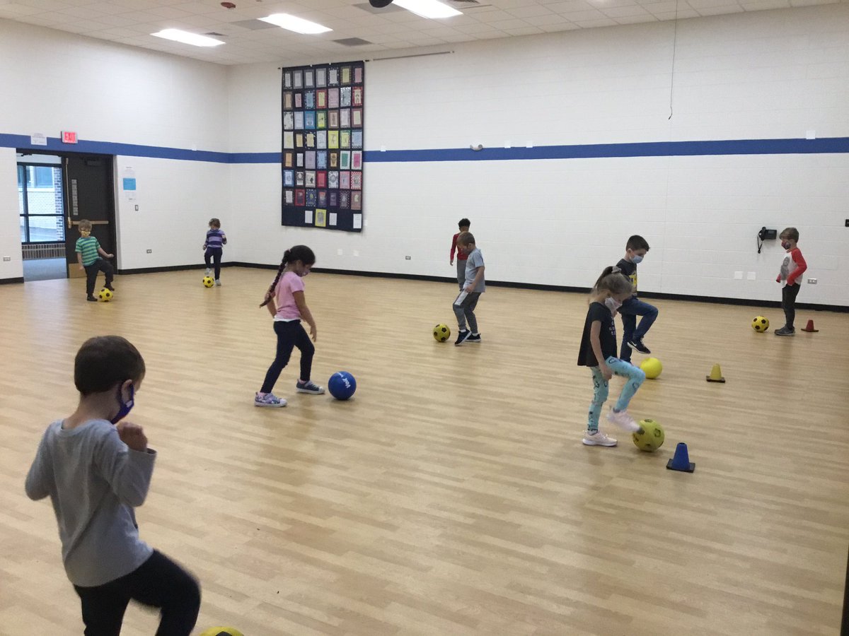 ZacharyBeyer3's tweet photo. Kindergarten first day of soccer! #physed #d64smiles #enagageD64 #d64pe @FieldD64 https://t.co/70o5lhDe0u