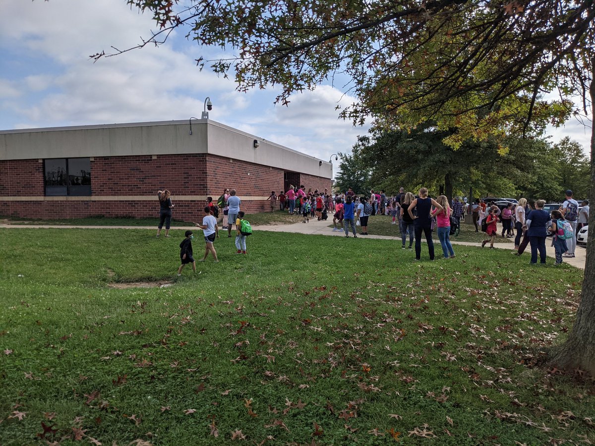 LRESPTA's tweet photo. It was so nice seeing so much support for one of our own by families, students, and staff at pickup today for the #HackettsHeroes wishing Mr. Hackett the best of luck with his heart transplant journey. We can't wait for the day we have you back at Little River again! https://t.co/1kJv6o11F9