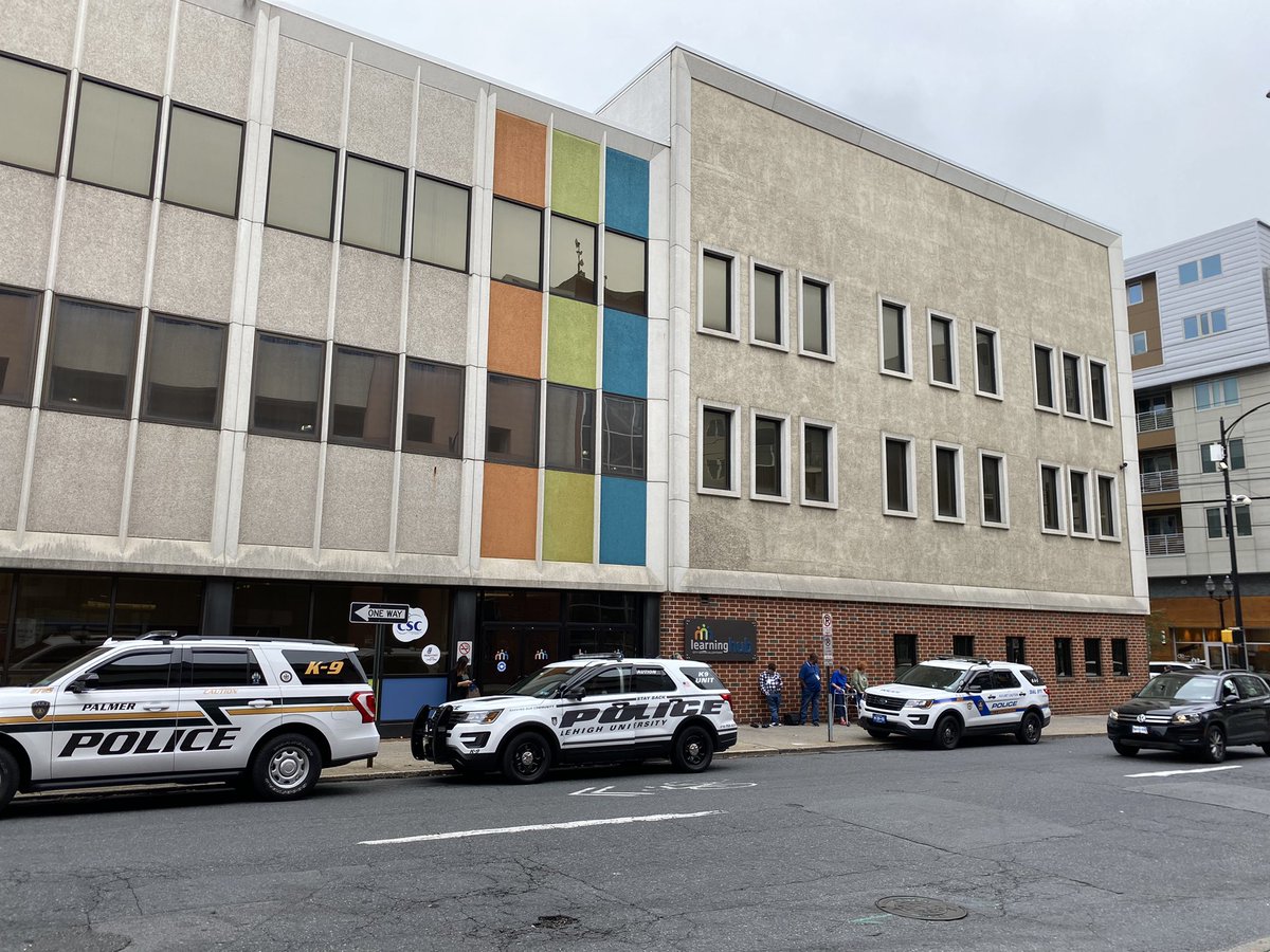 MeganFrankNews's tweet photo. Staff at #TheLearningHub in Allentown eagerly await arrival of @FLOTUS Dr. Jill Biden. About a half dozen police cruisers parked here along 6th + Linden streets. @WLVRNews @PBS39Channel https://t.co/StDyU02y2A