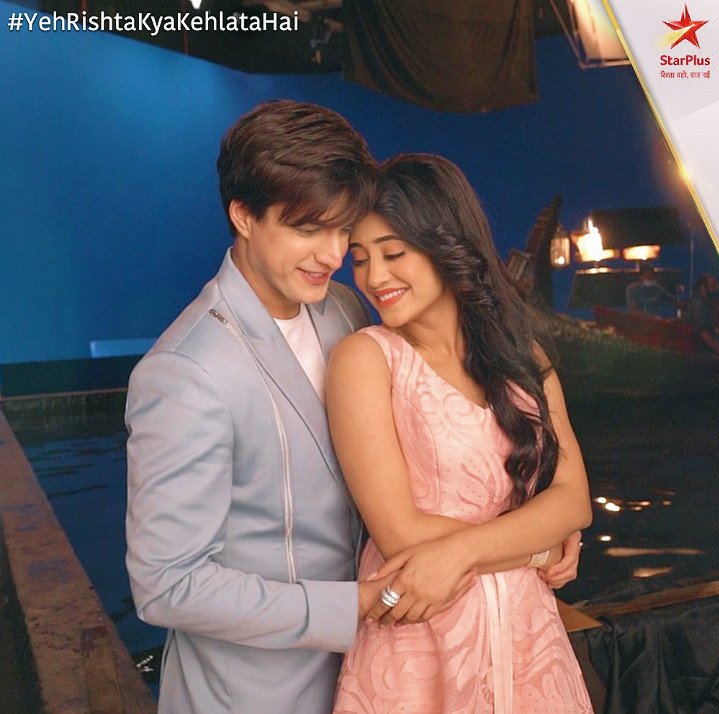 Sonali_momo3's tweet photo. From parallel leads to main lead, from growing n dedicated as an actors to most iconic n beautiful jodi of itv ~ Kaira.. rocking with their sizzling chemistry n best acting talent..they came a long way!

keep rocking &amp; shining guys..All d best

THANK YOU SHIVIN
#shivingracedyrkkh https://t.co/8SCHLTP4Vw