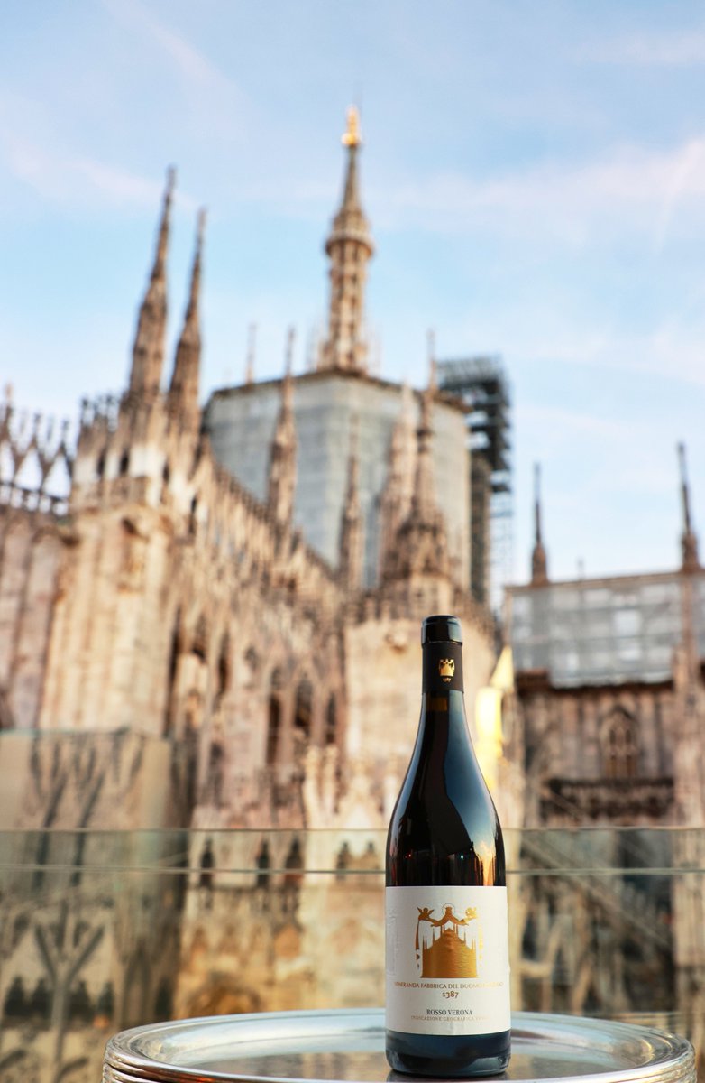 DuomodiMilano's tweet photo. #IlVinodelDuomo
Affonda le radici in #Valpantena l’iniziativa solidale della #venerandafabbricadelduomo che, grazie alla collaborazione con @CollinaCiliegi riscopre l’antica tradizione di utilizzare il vino come fonte di finanziamento per sostenere i restauri della Cattedrale https://t.co/eN05NtVTmm