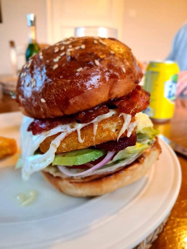 StSwithunsChapl's tweet photo. Joybringer idea part 2. Missing travelling? Why not recreate your favourite cuisine / restaurant for family or friends. My daughter’s delicious take on New Zealand’s famous Fergburger. #stswithunsitswhoweare #Fergburger #JOY https://t.co/pGBrU06H42