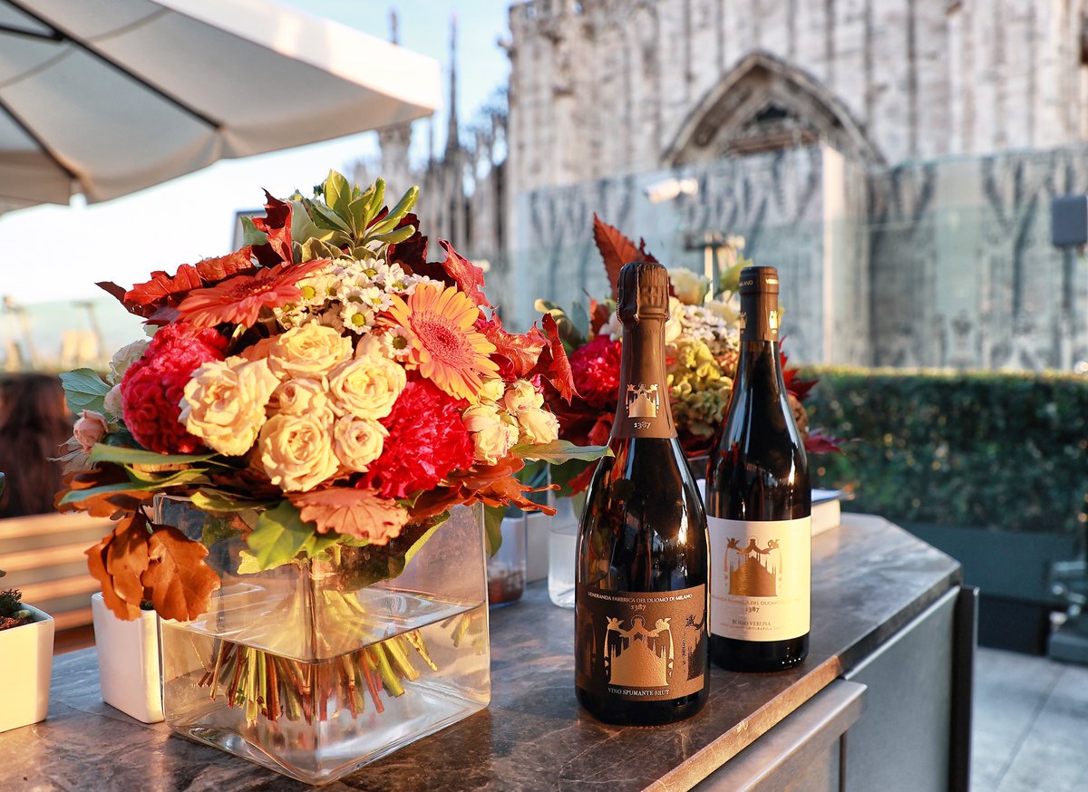 DuomodiMilano's tweet photo. #IlVinodelDuomo
Affonda le radici in #Valpantena l’iniziativa solidale della #venerandafabbricadelduomo che, grazie alla collaborazione con @CollinaCiliegi riscopre l’antica tradizione di utilizzare il vino come fonte di finanziamento per sostenere i restauri della Cattedrale https://t.co/eN05NtVTmm