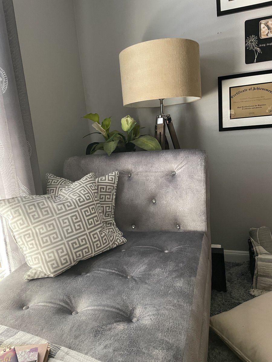threadznola's tweet photo. Custom Lounge Chair And Pillow Reupholstery🪡✂️🧵 by @ThreadzNOLA ⠀
............... ⠀ ⠀
#threadznola #neworleans #neworleansupholstery #upholstery #customupholstery #customchair #chairdesign #customfurniture #interiordesign #loungechair #loungechairupholstery https://t.co/fZpDtcXRfG