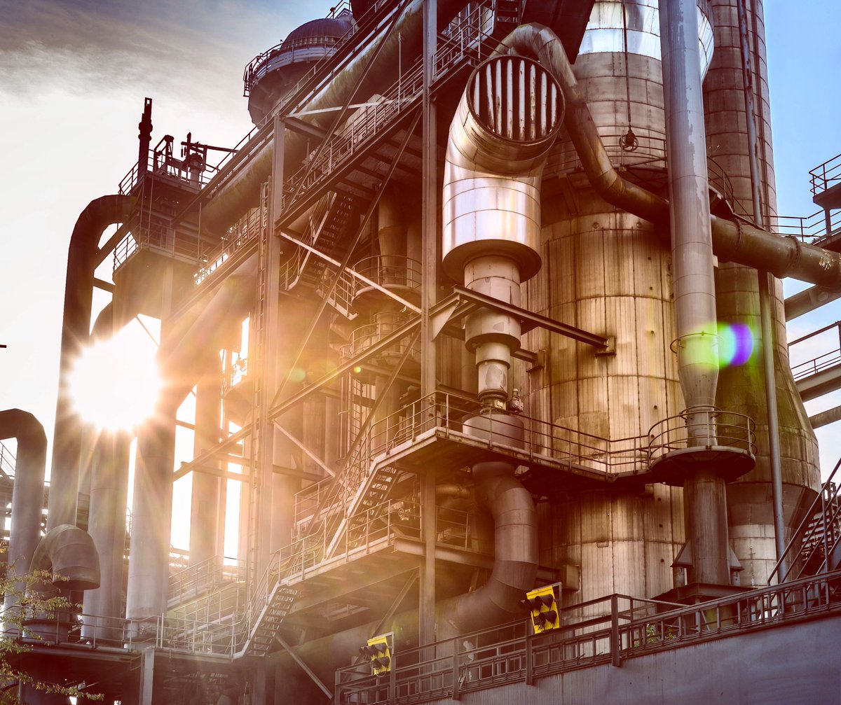 IngoOtto's tweet photo. Die Sonne scheint über dem Landschaftspark Duisburg-Nord. #ruhrgebiet #Duisburg #ruhrpott https://t.co/RMHnihvR7x