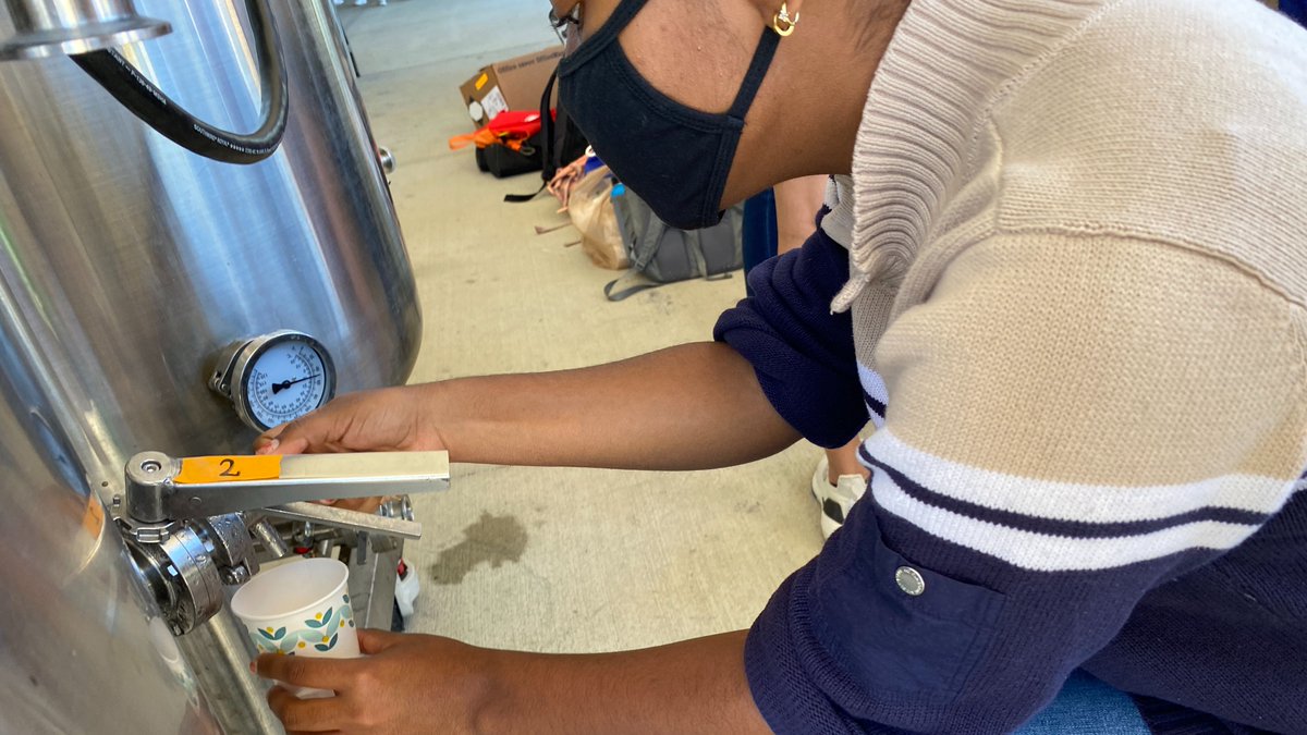 UF_IFAS's tweet photo. Taste @UF_FSHN student-made bubbly beverages @reitzunion until 2pm!
Pick 🍊 citrus orange or 🍇 grape raspberry. Then tell us your favorite using #FoodWeek2021.
More events: https://t.co/yRogEChiwl
#FoodEngineering #FoodChemistry @percival_susan @fshn_uf @UFCALS https://t.co/nHz5SAzyYy