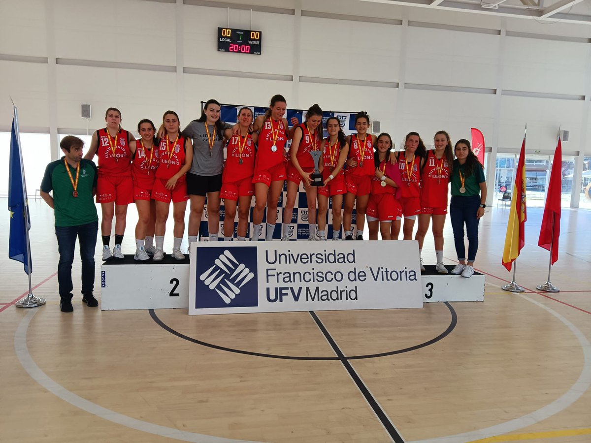 unileon's tweet photo. 🏀 Las jugadoras de Baloncesto de la Universidad de León se han alzado con una plata 🥈en Madrid.

Enhorabuena 👏🏼 por el extraordinario campeonato que habéis realizado.

Estamos orgullosos de vuestro trabajo.

#equipo #deporte #baloncesto #baloncestounileon #leonesp #Unileon https://t.co/cbfoLn69Lm