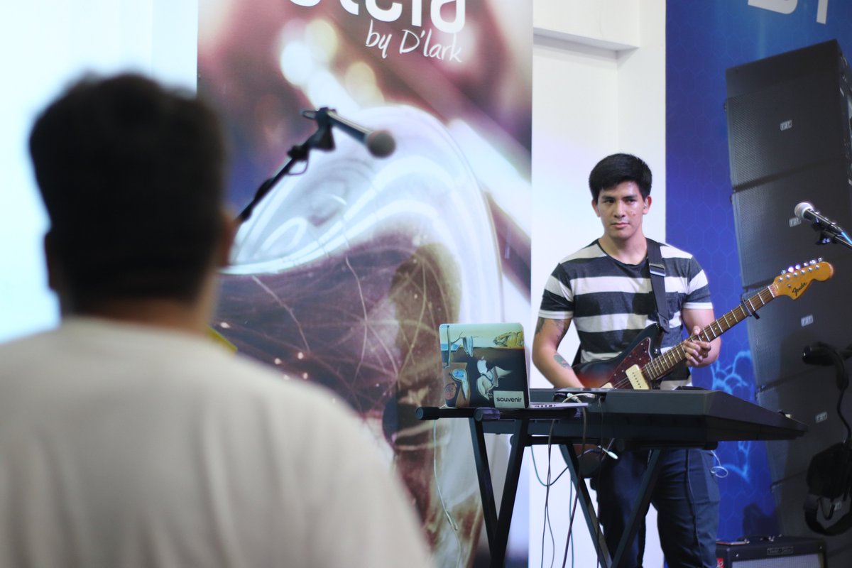 CCENicaragua's tweet photo. #EmergeVIII | Imágenes de la nueva sesión de coaching personalizado para ensamble y expresión escénica de la banda @Souvenir, como finalista del 
@ProyectoEmerge. La actividad fue organizada por Mario Ruiz, @cem_nicaragua y @ProduccionSaXo.

📸 @ckabaret_visual https://t.co/dpxW7QmI6G