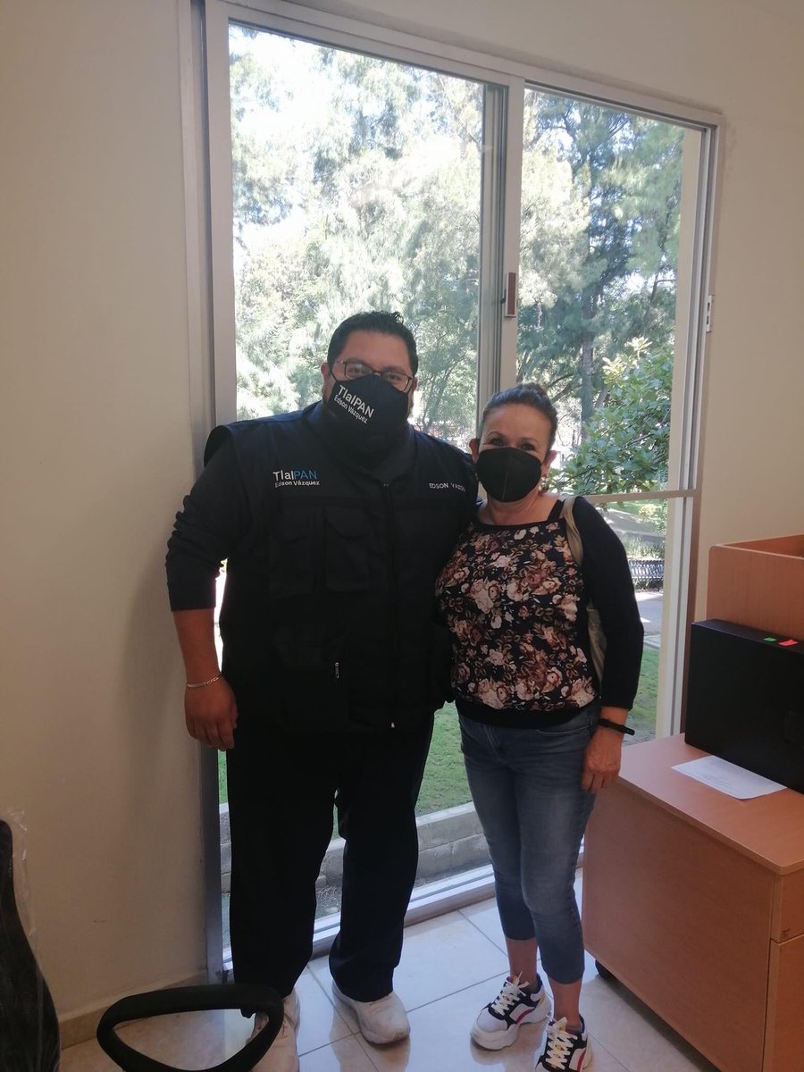 EdsonVARE's tweet photo. Concejalía de puertas abiertas. Ayer atendimos a diferentes vecin@s de @TlalpanAl y me honró con su visita mi querido hermano @RMirandaB | #EdsonConcejal #FuerzaAtayde https://t.co/3DN4W8CvD0
