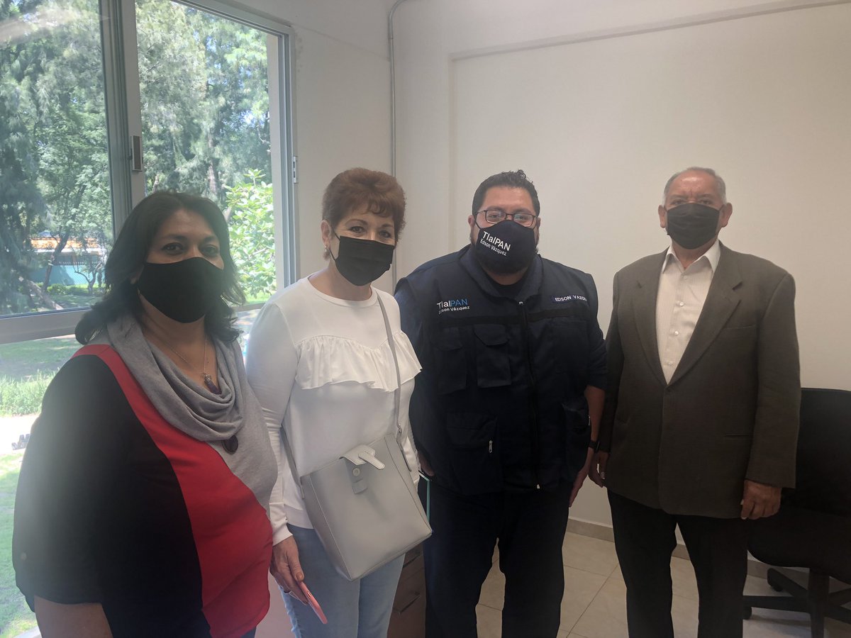 EdsonVARE's tweet photo. Concejalía de puertas abiertas. Ayer atendimos a diferentes vecin@s de @TlalpanAl y me honró con su visita mi querido hermano @RMirandaB | #EdsonConcejal #FuerzaAtayde https://t.co/3DN4W8CvD0
