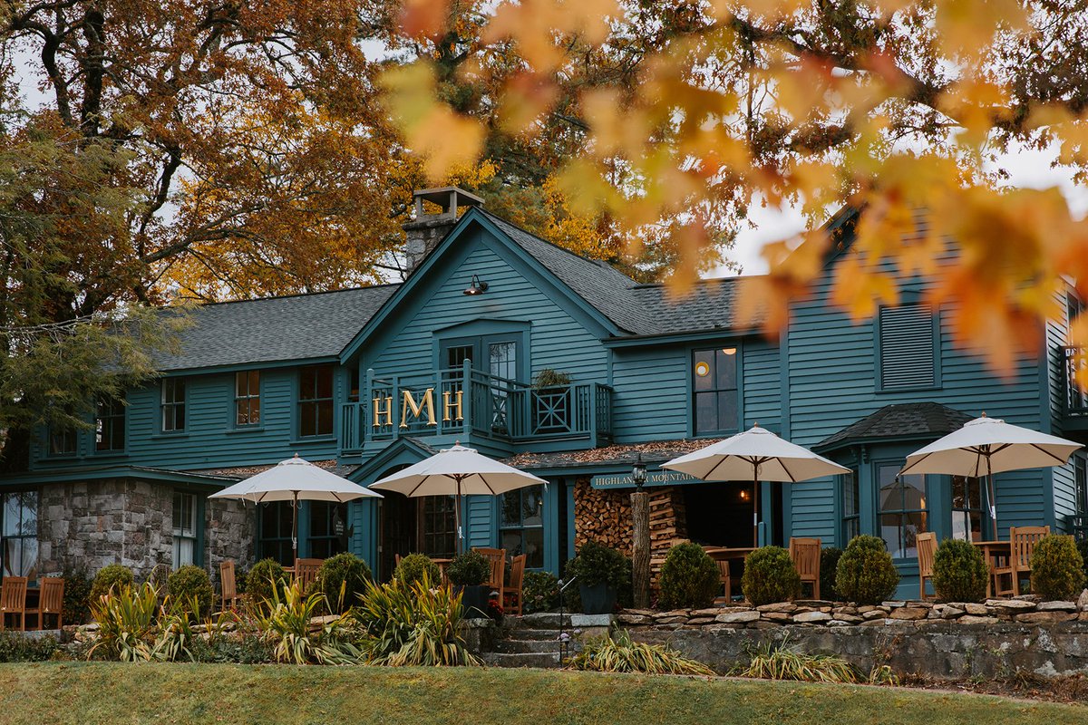 SunAirJets's tweet photo. The Highlands-Cashiers region is home to some of the most relaxing hotels in the state of North Carolina. Here’s where to stay this fall. 🍂

https://t.co/QlWjTKIdNy

#sunairjets #privatejetcharters #fallfoliage #falldestinations https://t.co/YorqeqhWKn