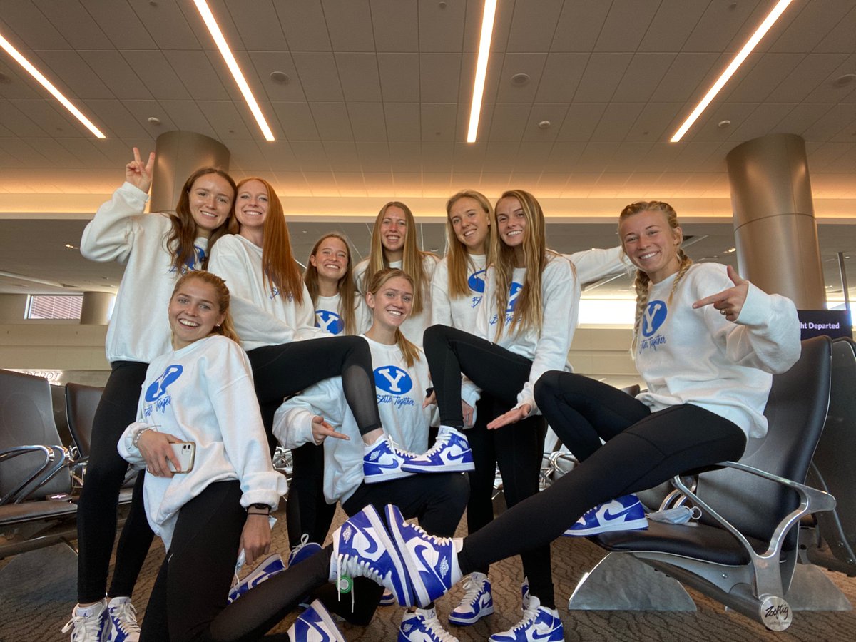 rach_run32's tweet photo. Looking fresh while we travel to Wisconsin thanks to @smartystreets #smartyathlete 
https://t.co/EJtHFZ078U https://t.co/0CCXkQUzzq
