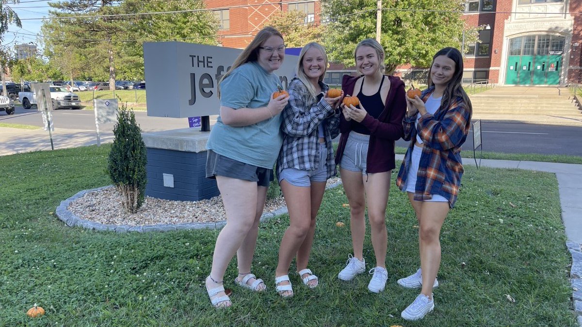 ElevateMoState's tweet image. All smiles at our pumpkin patch yesterday at The Jefferson! Pay attention to our news letters to see when our next fun event is!
#fall #missouristate