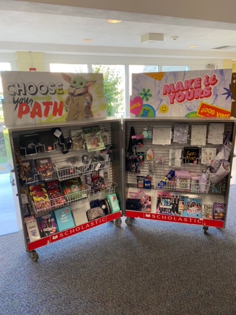 MMSLibraryMedia's tweet image. It&apos;s Scholastic Book Fair week here at MMS! Take a look at the great titles available at our fair! #scholasticbookfair #library #wildcats #martinmiddleschool #eastprovidence #read