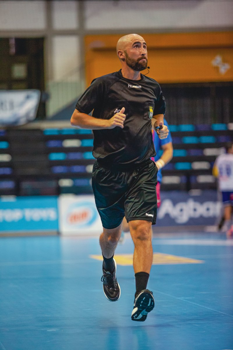 FCHArbitres's tweet photo. 📝 L’Àrea de Formació del CCA prepara una nova activitat de la mà d'@andreumarinlo10: 
 
📆 Dimecres 27 d'octubre de 2021
⏰ De 19.30 a 21.30 h.
🗣 Andreu Marín
📚 Activitat: "Regla 8"
🏟️ Sala del Pavelló CEM CAN ROCA (Castelldefels)

#⃣ #HandbolCatalà https://t.co/u1exYRXy0A