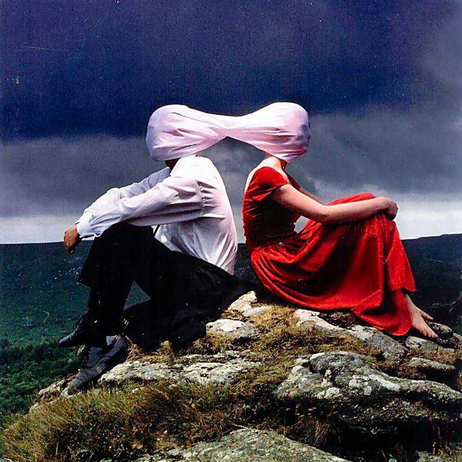 Happy 18th Birthday to ‘Casually Dressed And Deep In Conversation’ 🥳

We’ll be sure to properly celebrate on our U.K. headline tour in January, but for now, we raise a glass and salute CDADIC for all the good times and memories 🥂