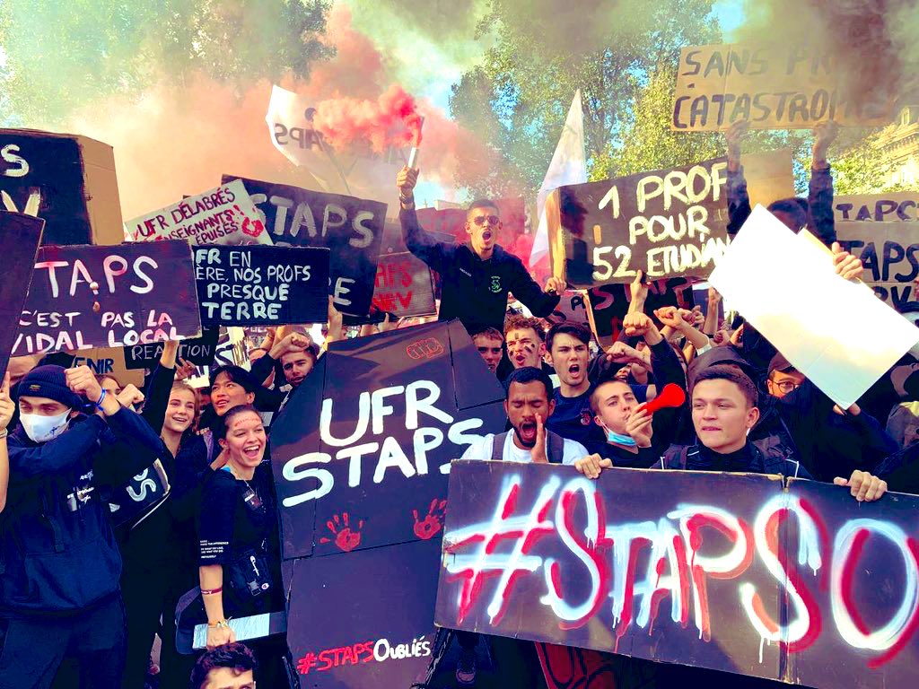 Suite à la manifestation #STAPSoublies partout en France nous avons été reçus pour interpeller <a href="/sup_recherche/">Ministère Enseignement supérieur/Recherche/Espace</a> sur les problématiques de la filière #STAPS 🤝

L’<a href="/ANESTAPS/">ANESTAPS</a> restera vigilante à ce que les engagements autour des dialogues de gestions soient tenus ! 

<a href="/VidalFrederique/">Frédérique Vidal</a>