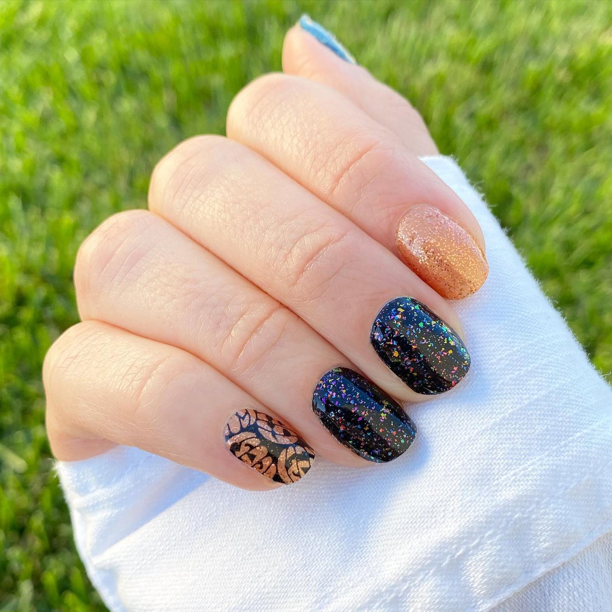 colorstreet's tweet photo. Spooky season chic. 🎃✨ Which of our new Halloween nail looks have you been loving lately? 🖤

Shades shown: Jack of All Trades &amp; Gleam On.
(📸: @abbycadabranails) https://t.co/FV7Ey3A1wl