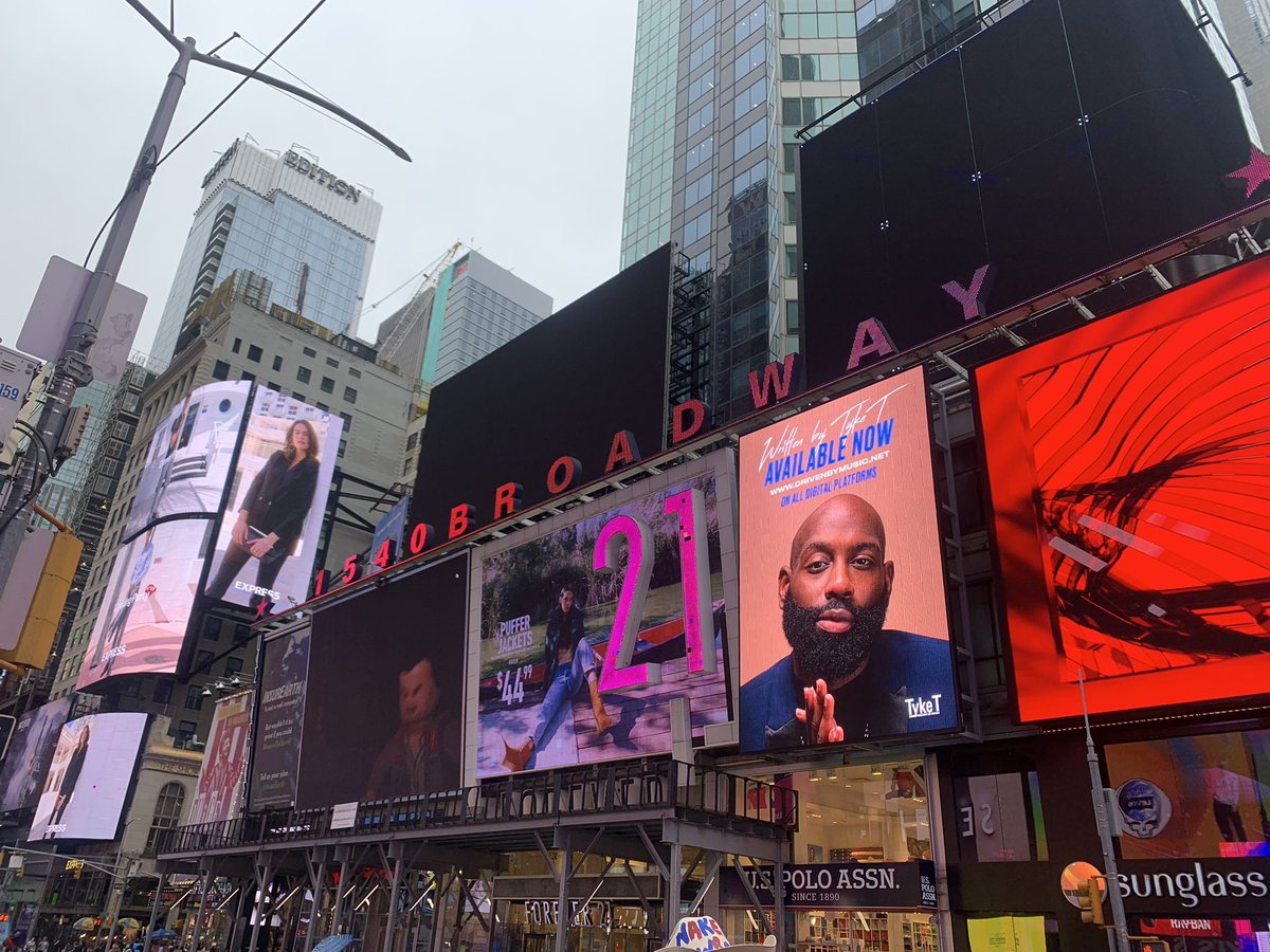 TykeT86's tweet image. Thanking GOD so hard! I went from being told NoO to being on Billboards in TimeSquare. Nothing is impossible people. This is for the Dreamers. Never Stop
Stream my new album 

“Written By Tyke T” now here : smarturl.it/1z82fs

If you got a dream RT this 🙏🏿 #Driven