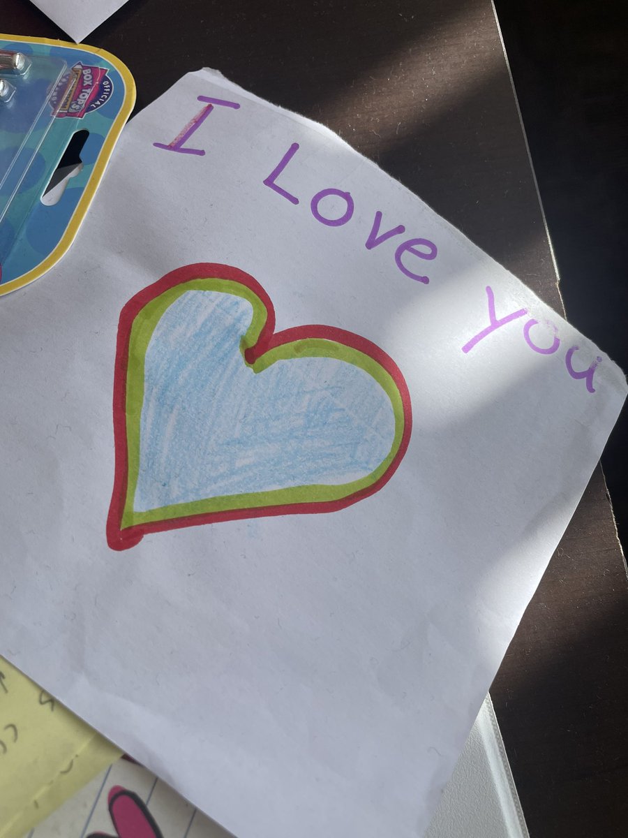 CovingtonElem's tweet photo. We might be biased but our students are just the best!!! All of these notes were on one teacher’s desk. We ❤️ our students and we ❤️ what we do every day! We ❤️ it when they show us that same ❤️ back! @NElovesPS https://t.co/oQ99FVfOTr