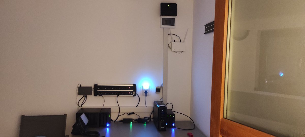 mariushosting's tweet image. The new office is almost ready! #Synology #NAS #mariushosting