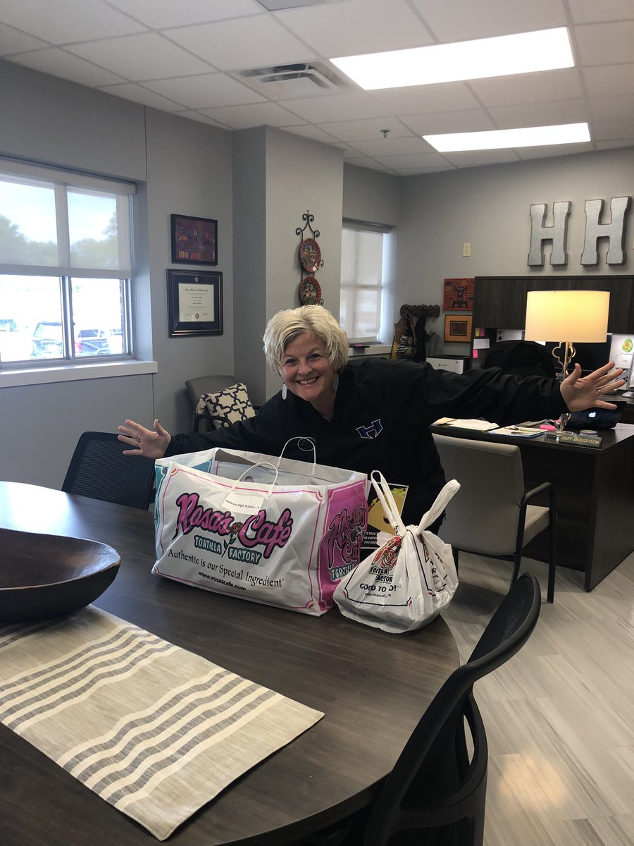 KKNyquist's tweet photo. Happy to deliver a surprise lunch to our Administrators!
 @Hebron_HS @hebron9th @LewisvilleISD #ThankAPrincipal https://t.co/hx25bsJsXE