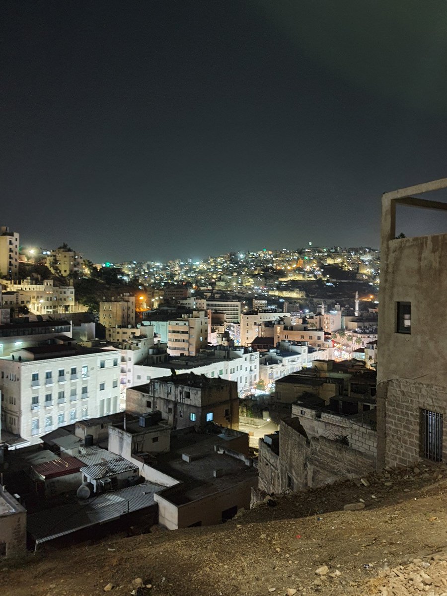 Ivana_Des's tweet photo. Amman non dorme mai.
Odori, sapori, suoni non conoscono pace. Il sole e la luna ne sono sempre testimoni.
#amman #giordania
#عمّان https://t.co/Nerh5L32oX