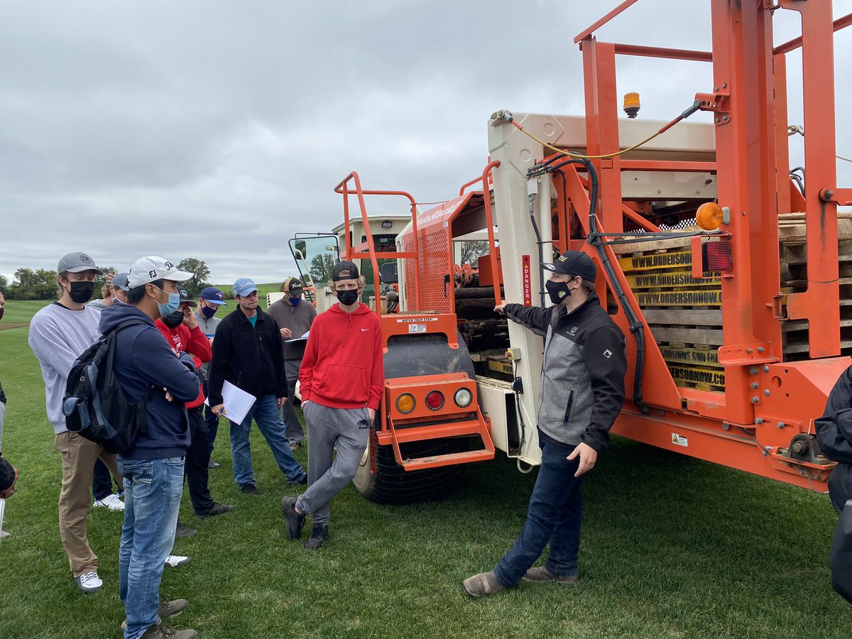 We COULD teach about sod in a classroom, but it’s much more interesting and engaging when you are literally IN THE FIELD 🚜 
Join us for the UofG Fall Preview Day on Nov 7 to learn more about the diploma in turf management #guelphturf #turfgrass